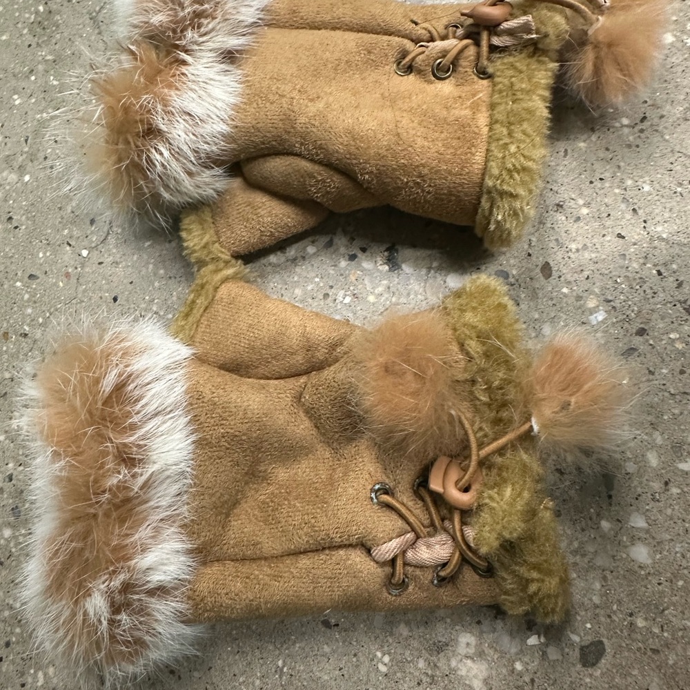 Cozy Tan and Cream Fur-Trimmed Gloves